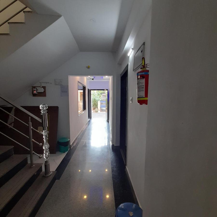 כלכותה Garden Guest House Near Rene Tower Ruby General Hospital מראה חיצוני תמונה