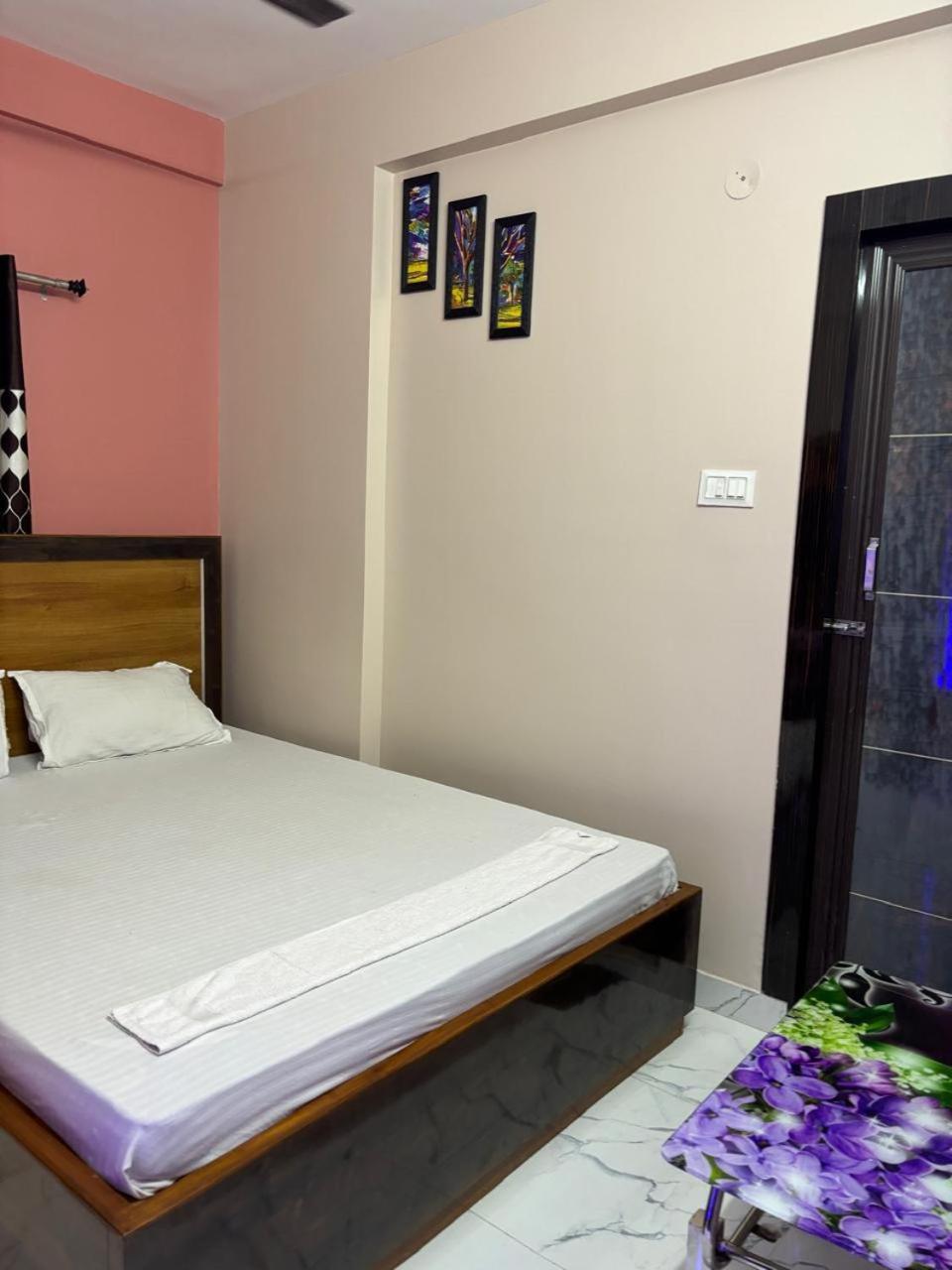 כלכותה Garden Guest House Near Rene Tower Ruby General Hospital מראה חיצוני תמונה
